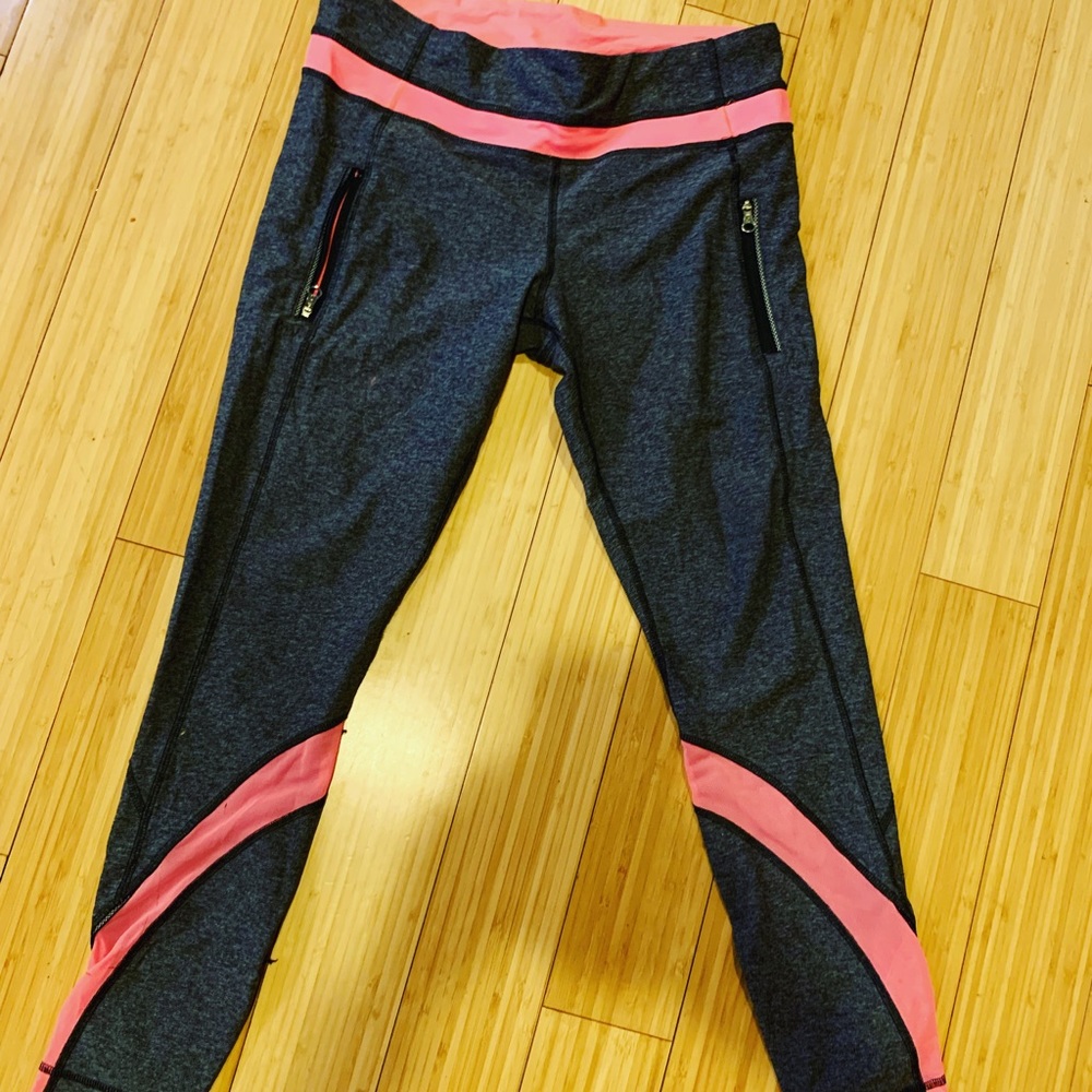 Lululemon leggings size 4 with pockets!